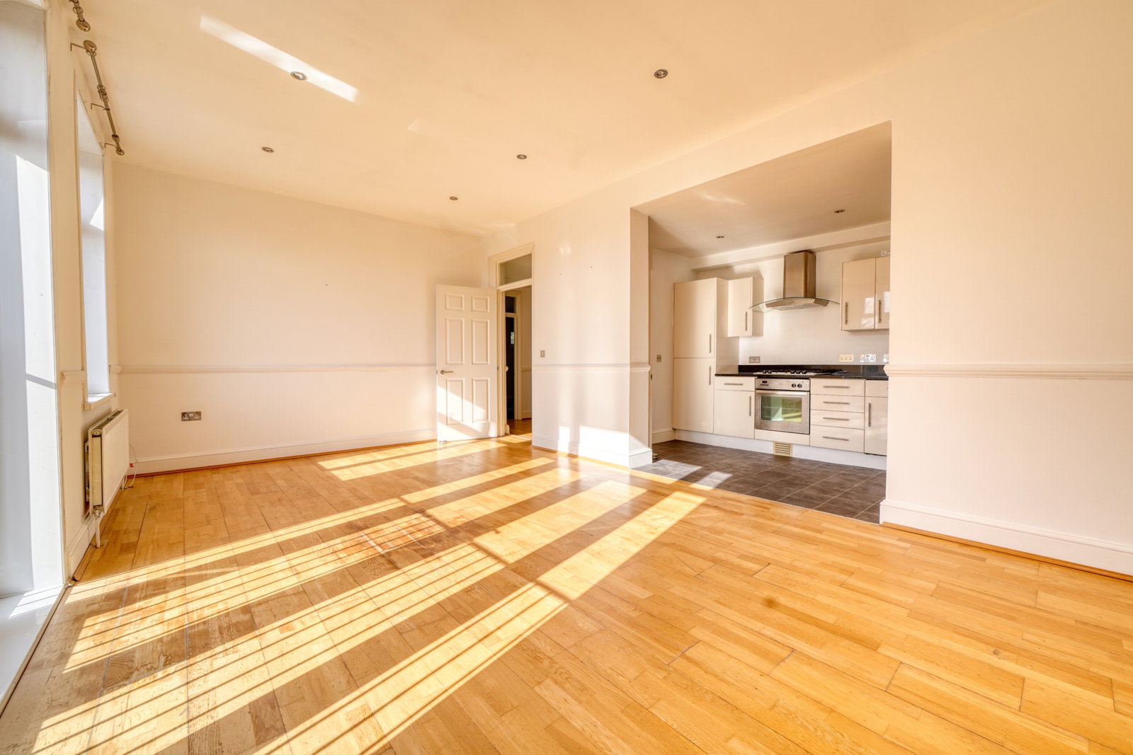 Apartment in Bromley 2