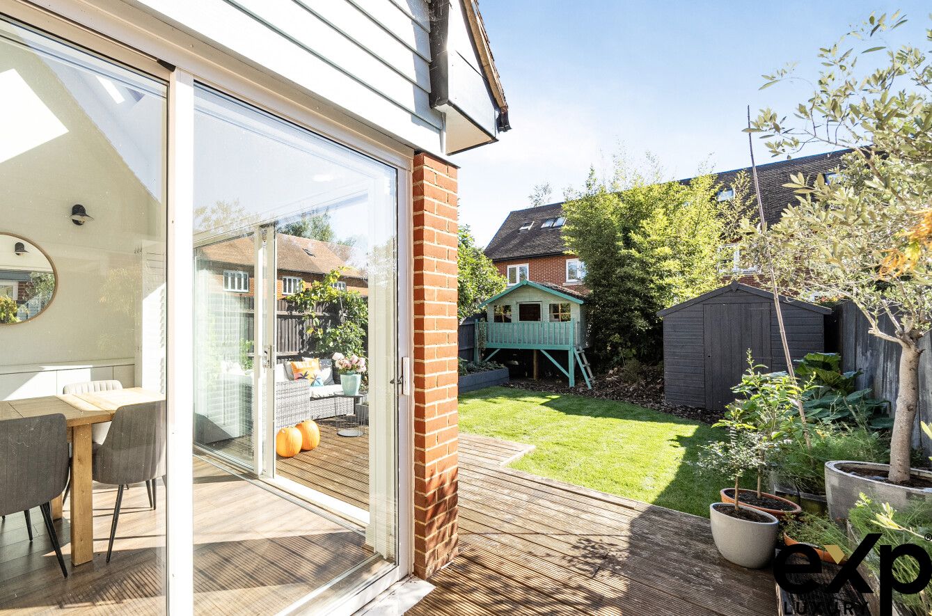 Terraced House for sale in Redhill, Priddy Place, Redhill, RH1, 1383 m²