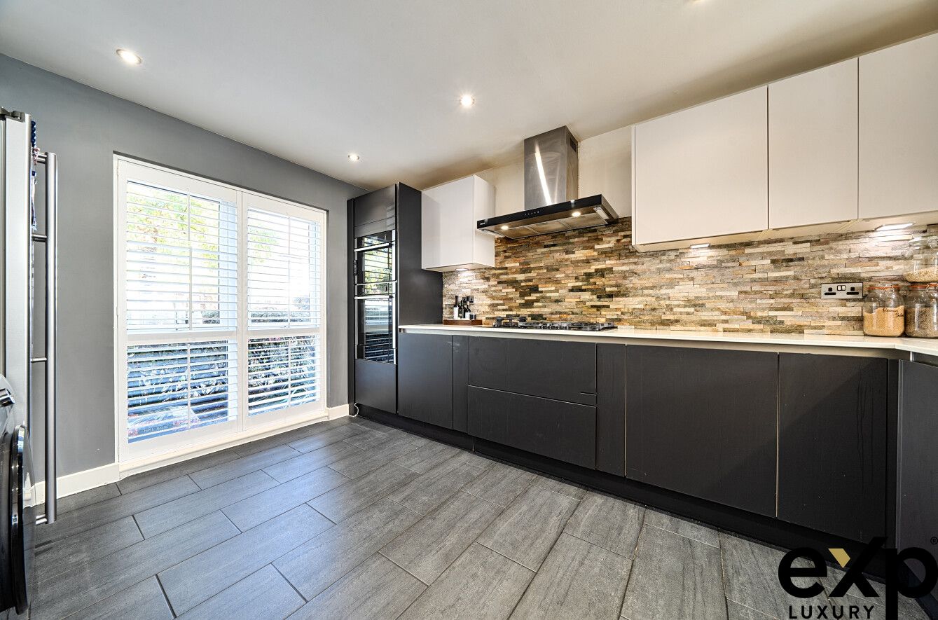 Terraced House for sale in Redhill, Priddy Place, Redhill, RH1, 1383 m²