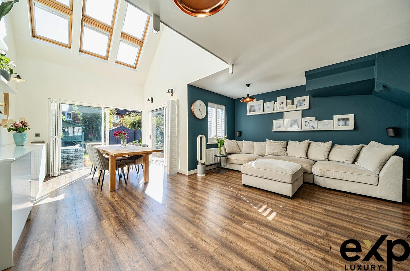 Terraced House for sale in Redhill, Priddy Place, Redhill, RH1, 1383 m²