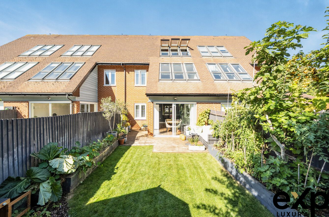Terraced House for sale in Redhill, Priddy Place, Redhill, RH1, 1383 m²