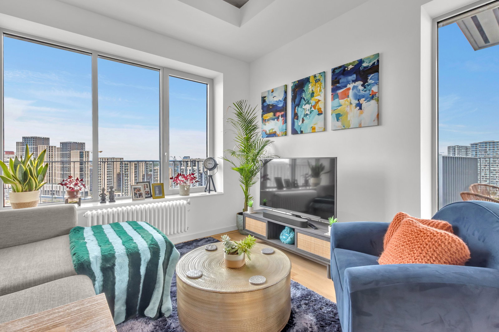 Flat for sale in London, Serapis House, Goodluck Hope, London, E14, 558 m²