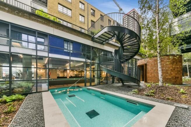 Flat for sale in London, Serapis House, Goodluck Hope, London, E14, 558 m²