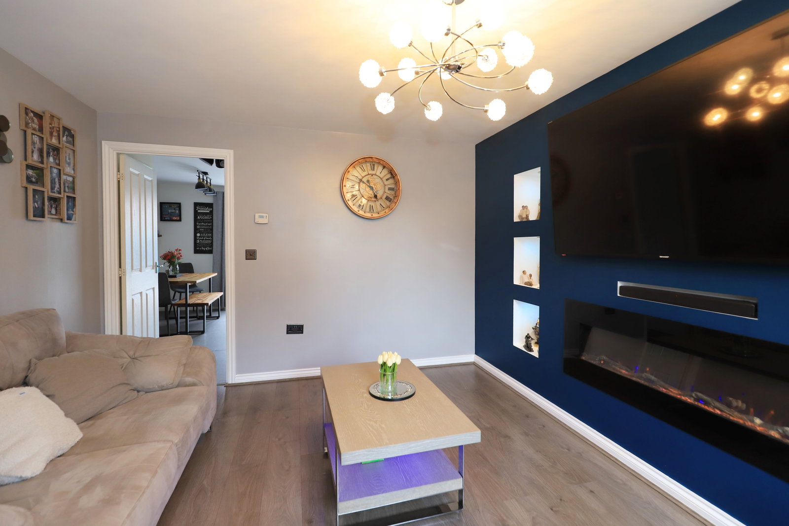 Detached House for sale in Willenhall, Lakelot Close, Willenhall, WV12 4JX, 1168 m²