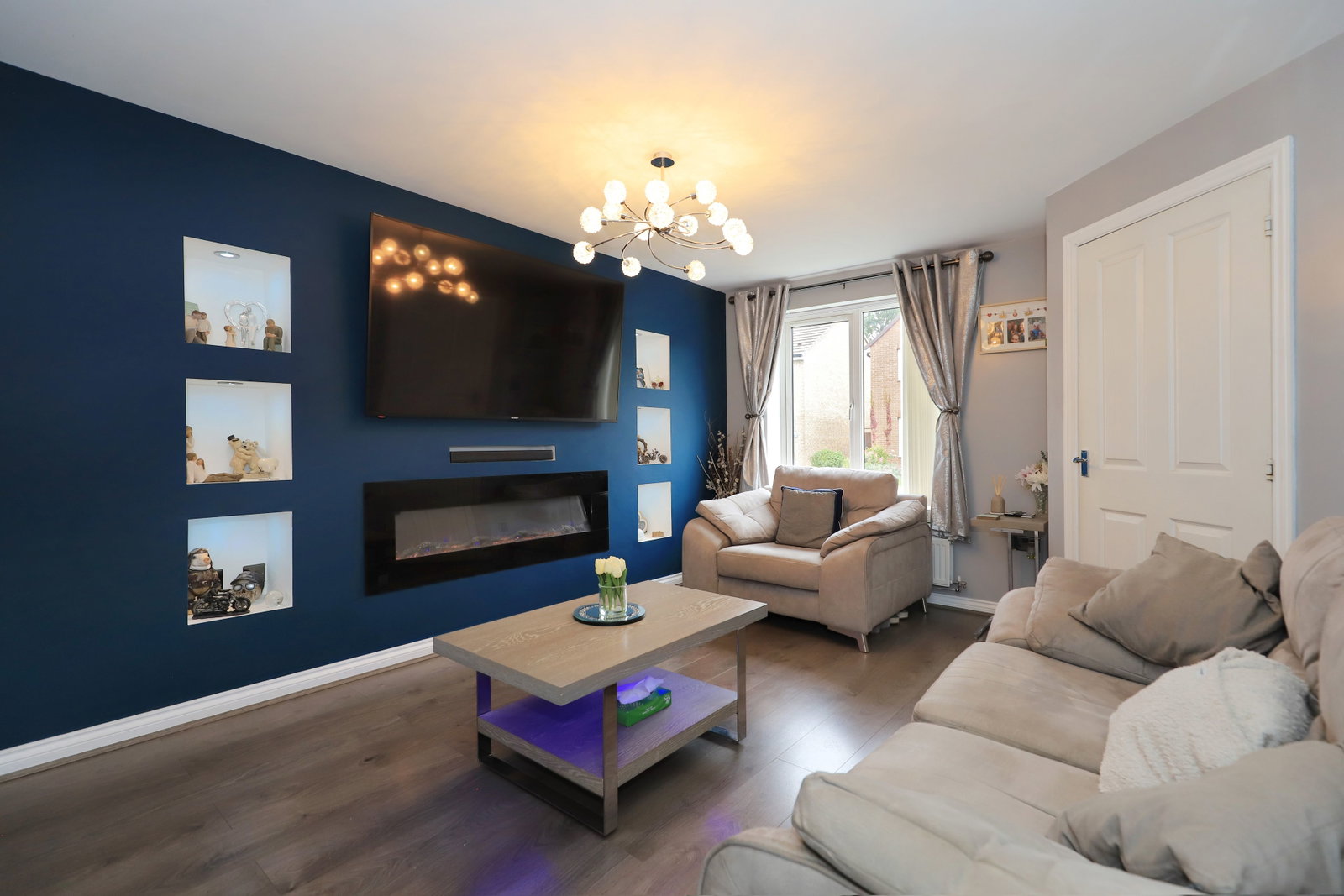 Detached House for sale in Willenhall, Lakelot Close, Willenhall, WV12 4JX, 1168 m²