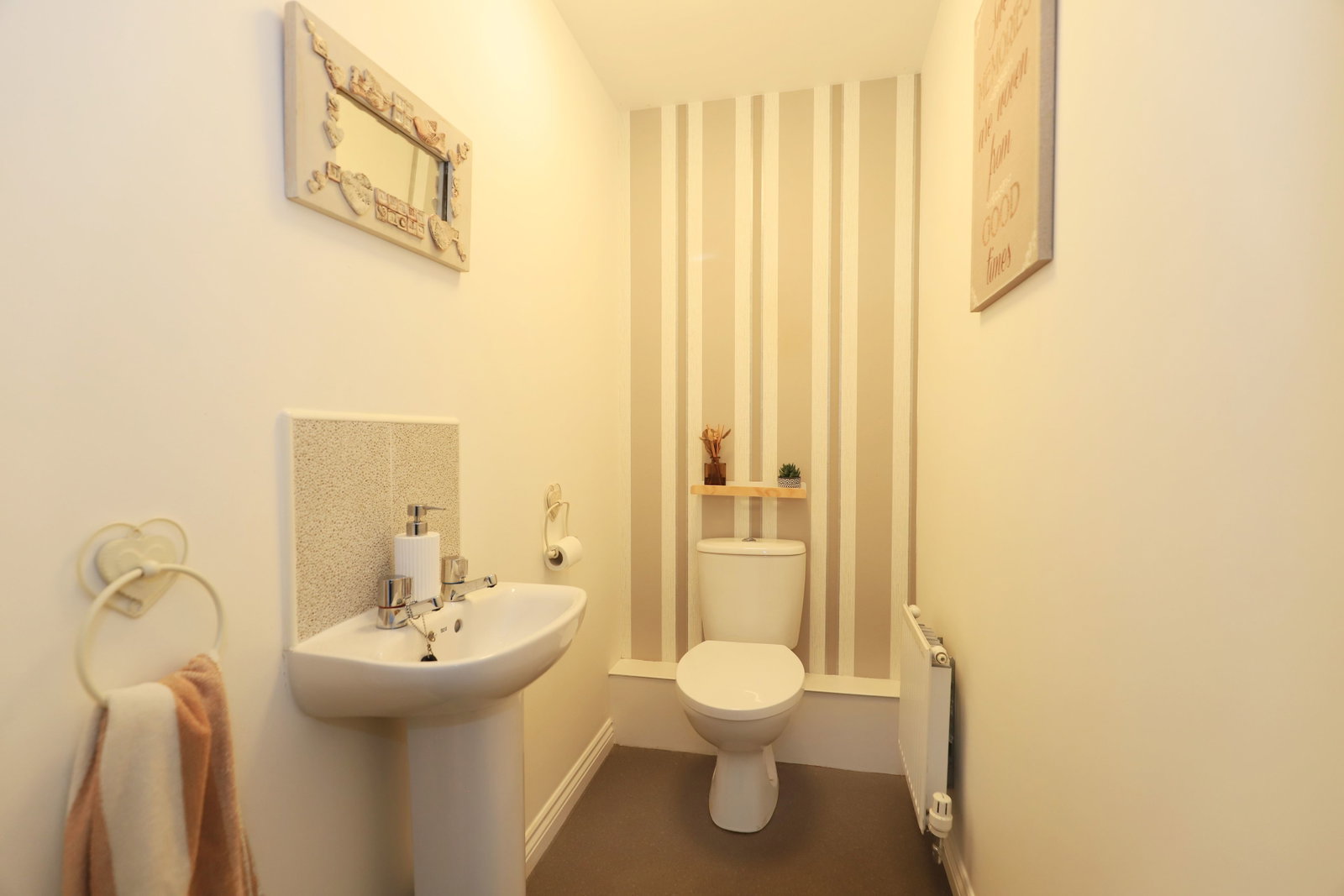 Detached House for sale in Willenhall, Lakelot Close, Willenhall, WV12 4JX, 1168 m²