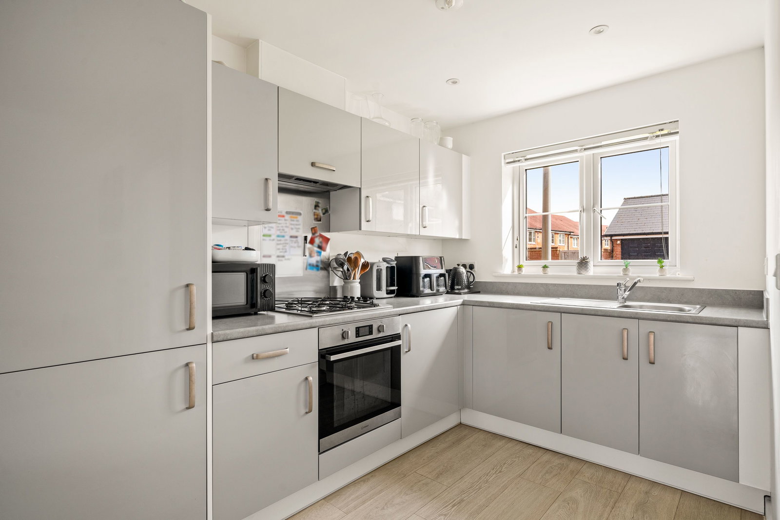 Semi Detached House for sale in Horsham, Brewers Way, Faygate, Horsham, West Sussex, RH12 0DB, 754 m²