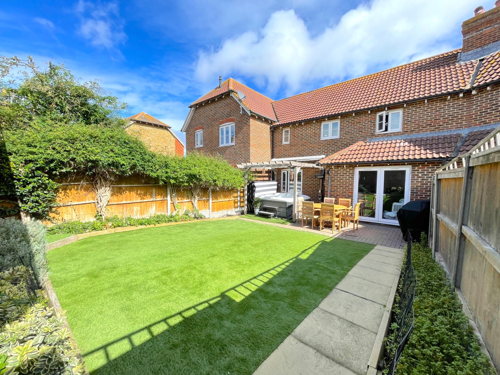 Terraced House for sale in Sittingbourne, Sharfleet Crescent, Iwade, ME9 8UJ