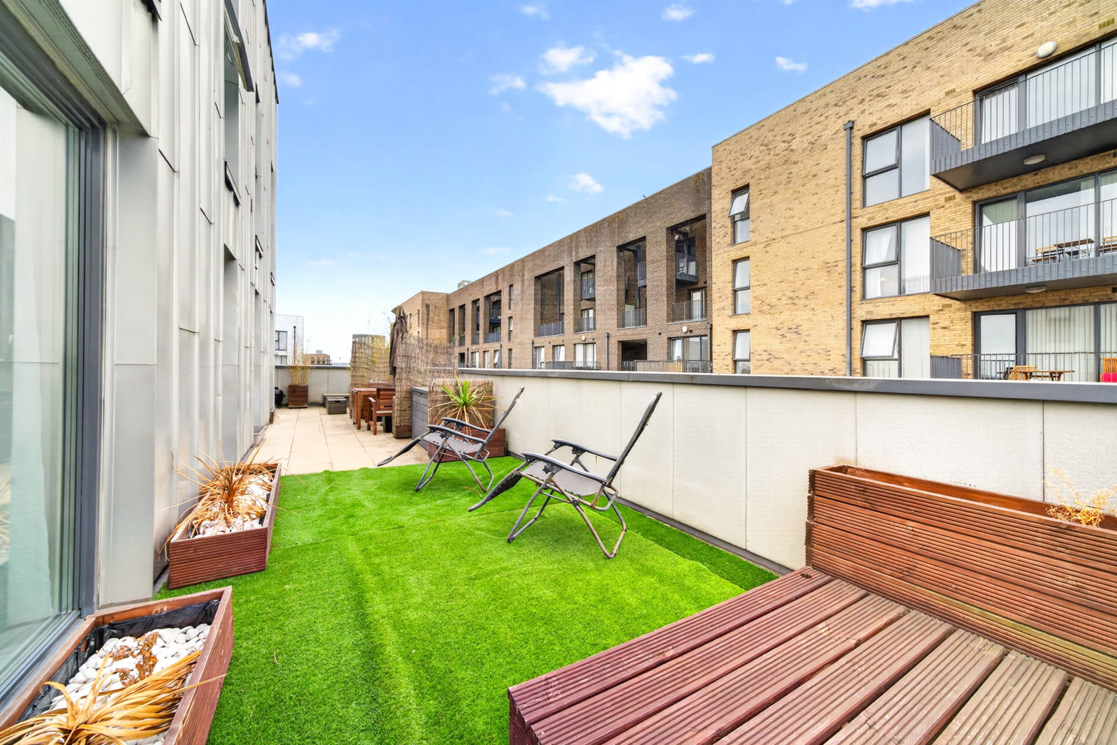Flat for sale in London, Bolinder Way, London, E3 3UA, 812 m²