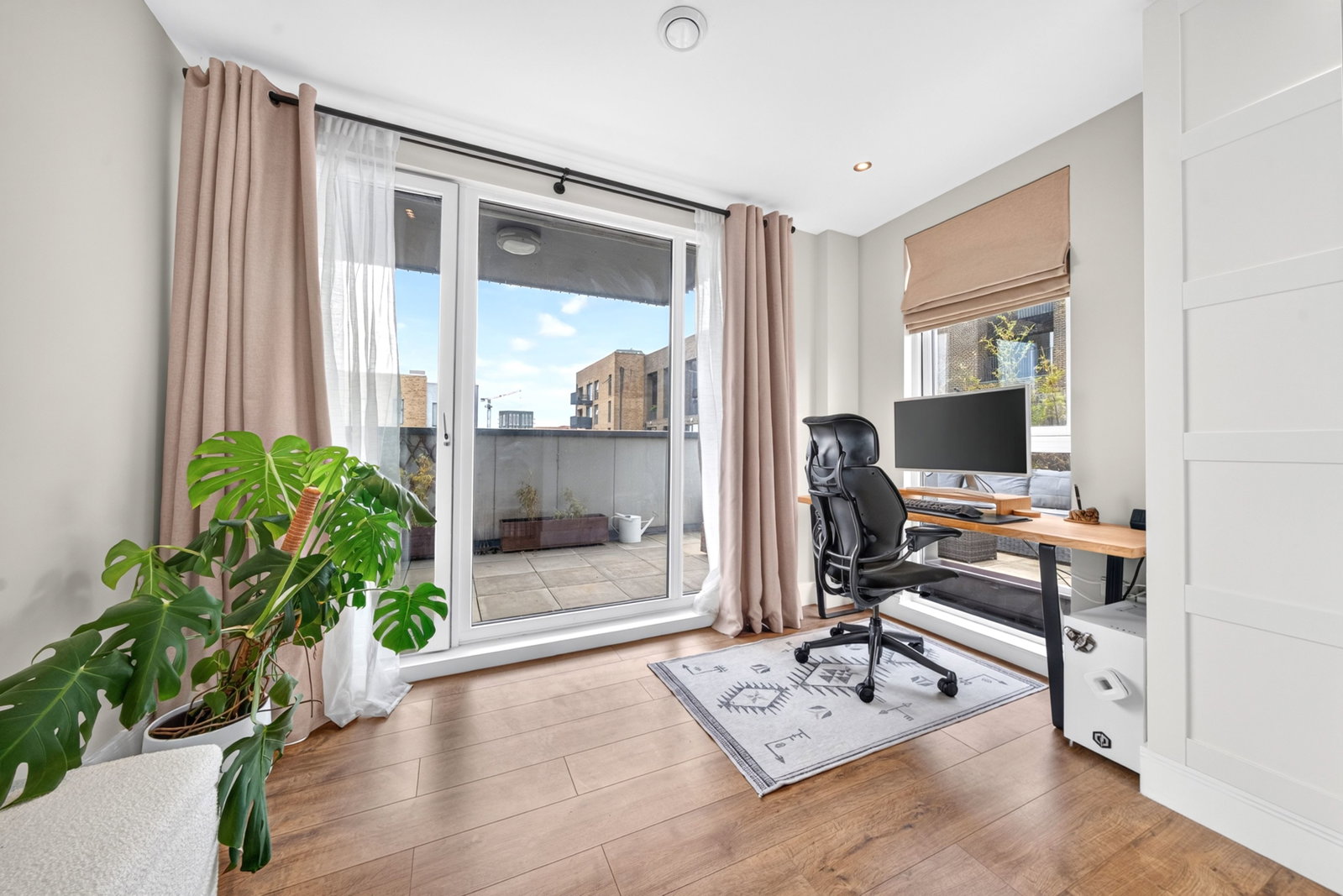 Flat for sale in London, Bolinder Way, London, E3 3UA, 812 m²