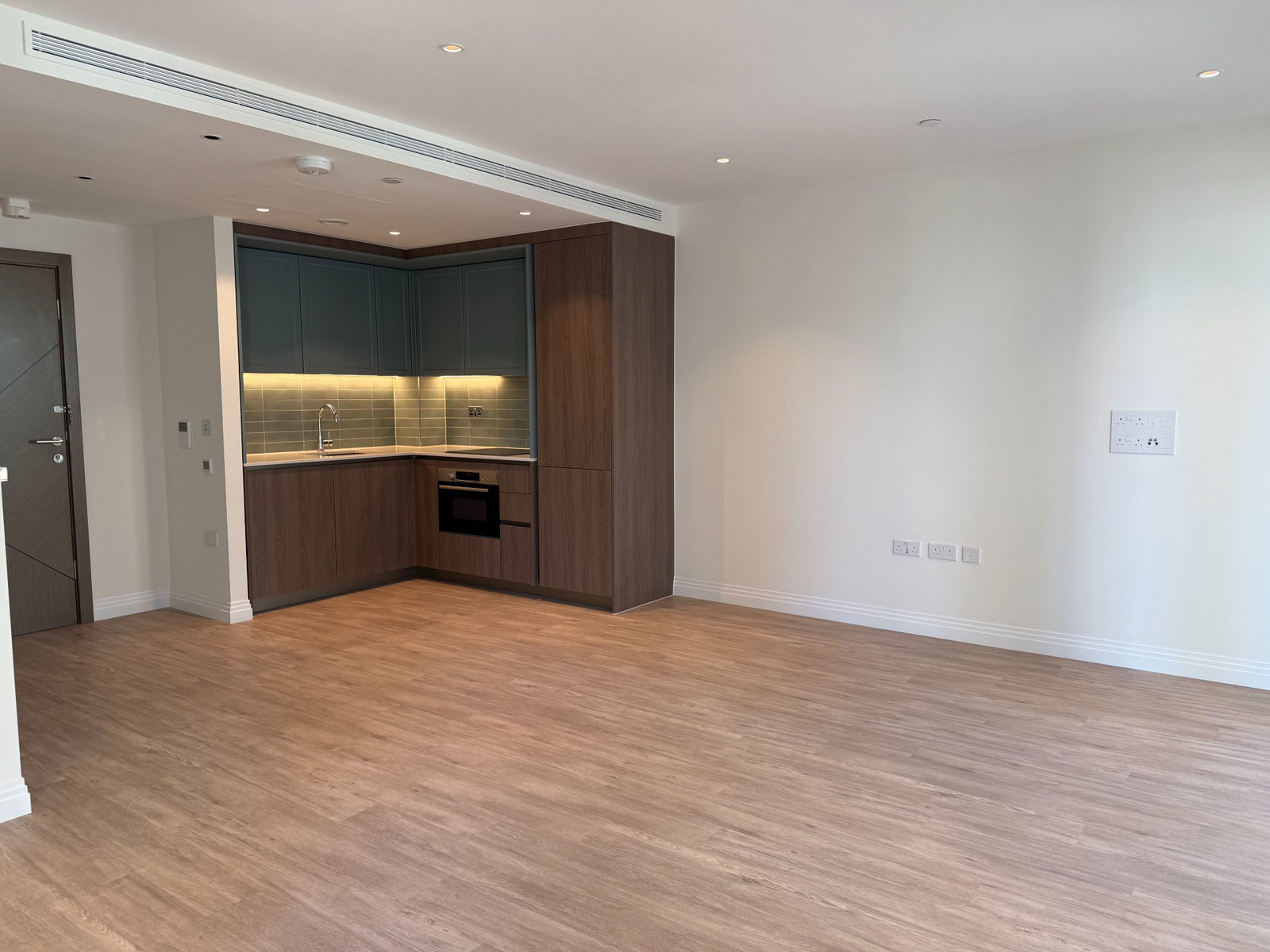 Apartment for sale in London, The Pinnacle - Oval Village, 562 m²