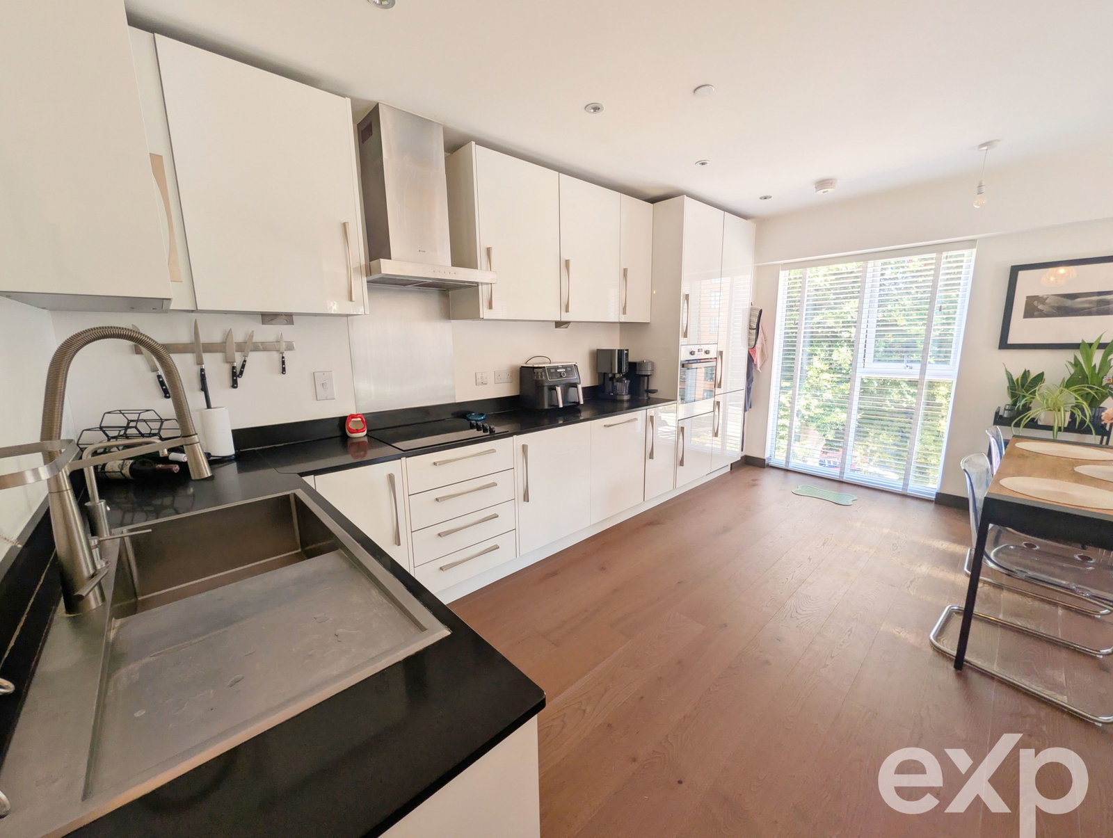 Apartment for sale in Maidstone, Rosalind Drive, Maidstone, Kent, ME14 2FN, 769 m²