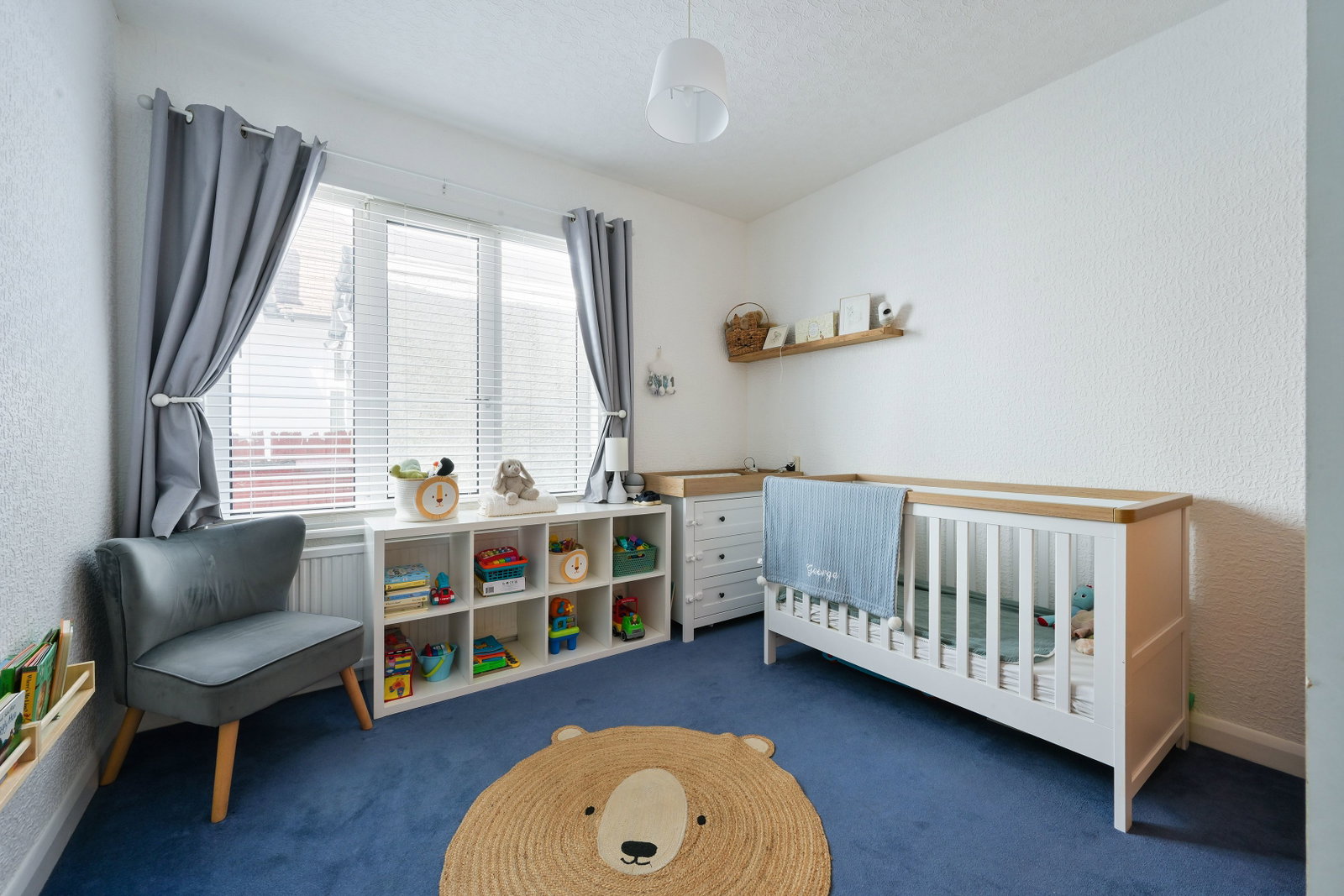 Bungalow for sale in Ewell, Meadow Walk, Ewell, Surrey, KT19 0BB, 1201 m²
