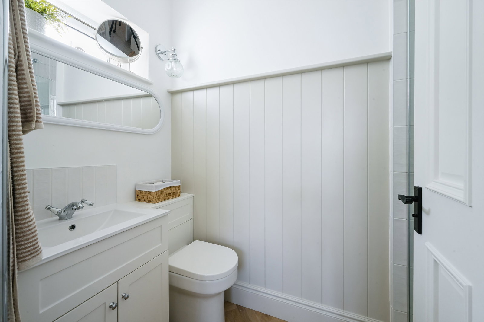 Bungalow for sale in Ewell, Meadow Walk, Ewell, Surrey, KT19 0BB, 1201 m²