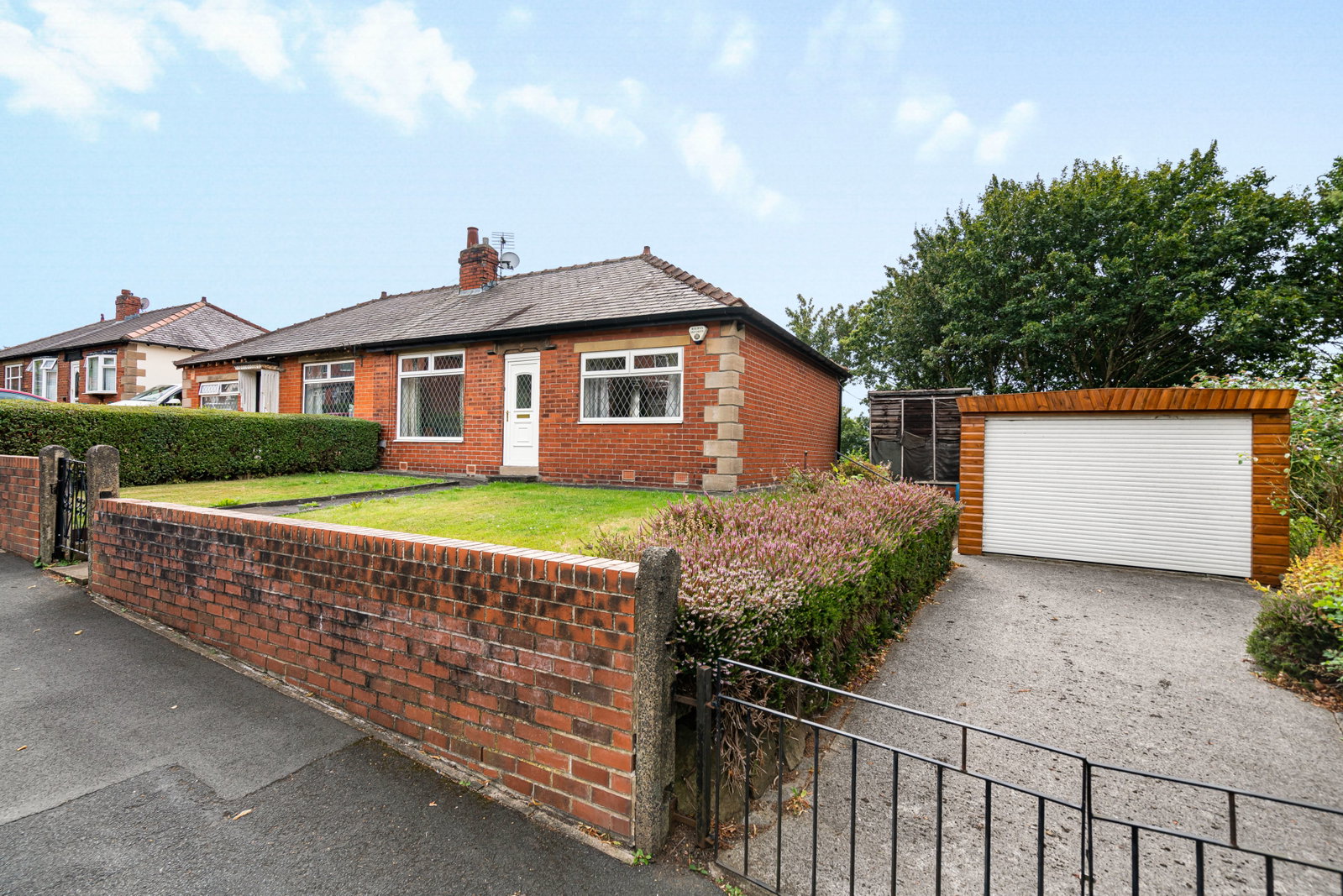 Semi Detached Bungalow for sale in Halifax, 1 Prospect Avenue, Pye Nest HX2 7HW, 573 m²