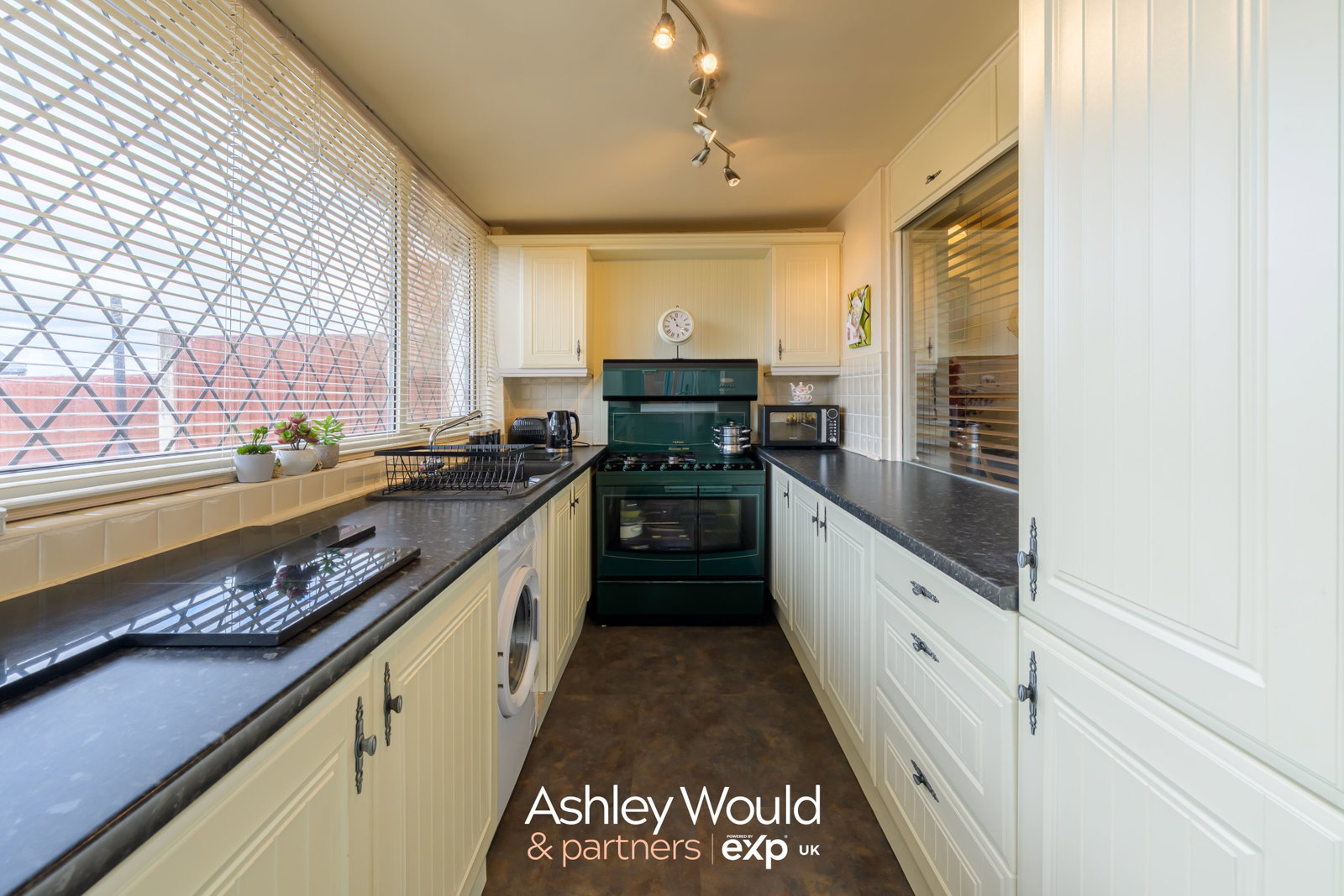 Semi Detached House for sale in Oldbury, Birch Crescent, Tividale, Oldbury, B69 1UF