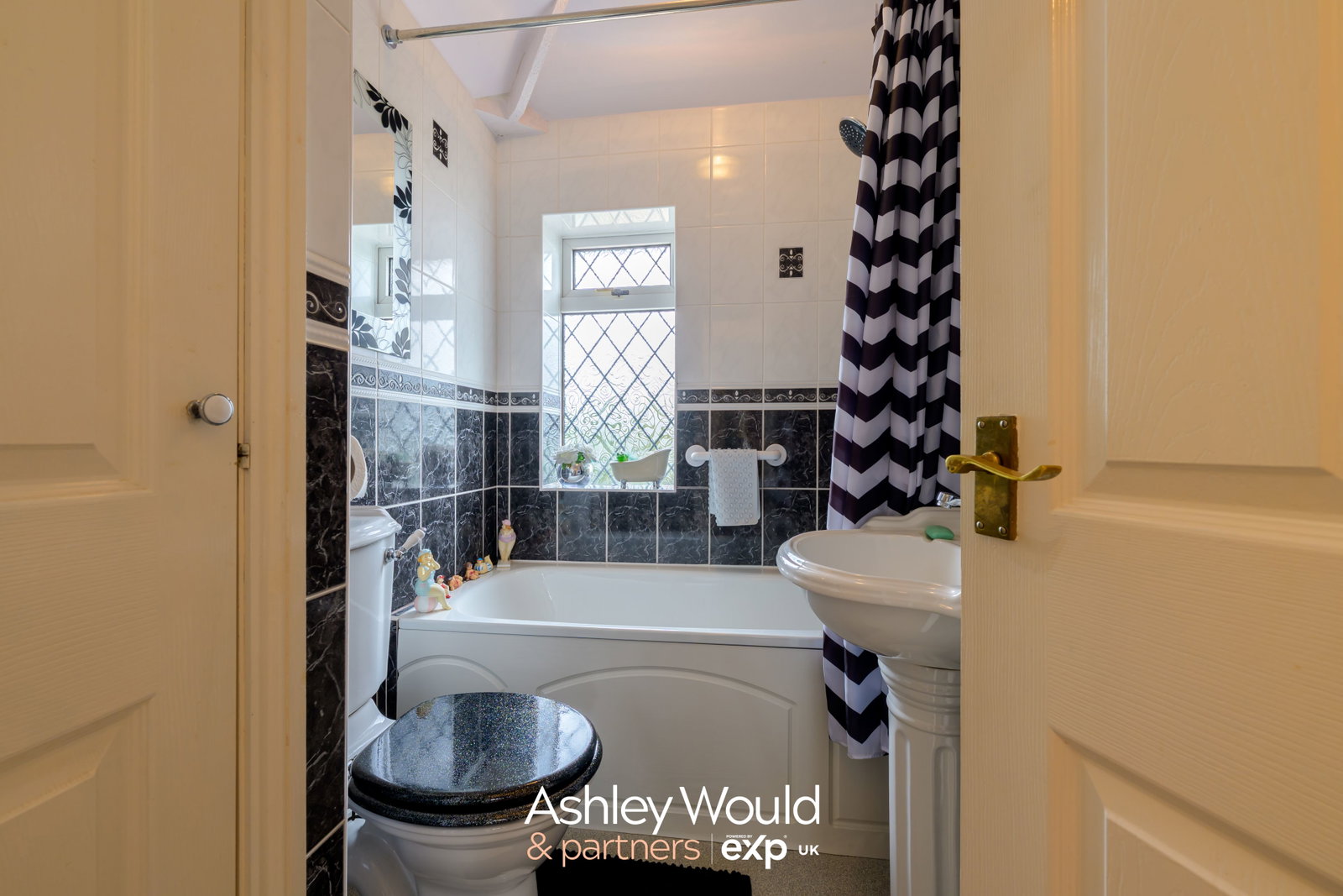 Semi Detached House for sale in Oldbury, Birch Crescent, Tividale, Oldbury, B69 1UF