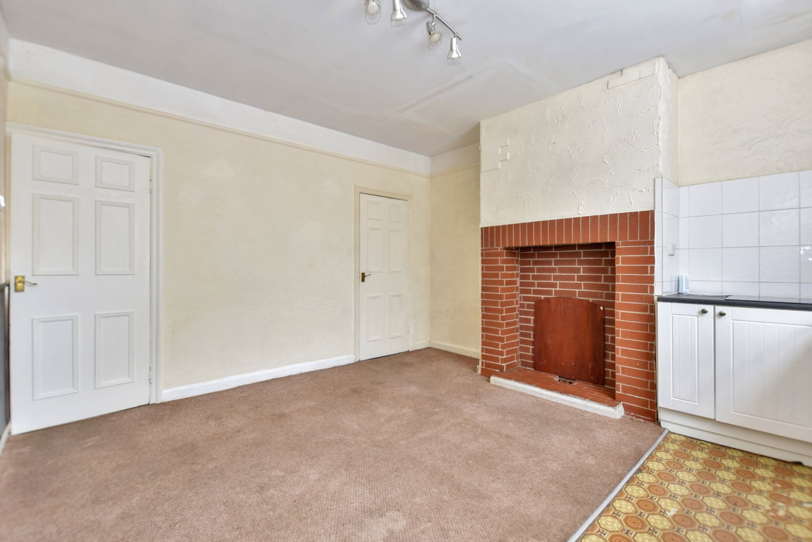 End Of Terrace House in Wakefield 4
