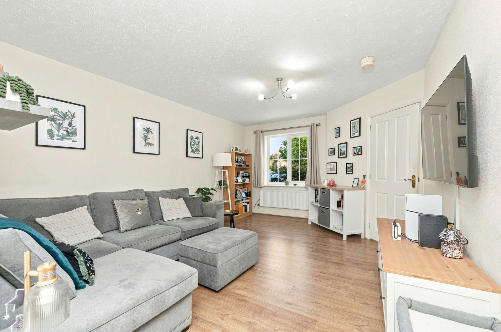 End Of Terrace House for sale in Leeds, Mead Grove, Leeds, LS15 9JS, 903 m²