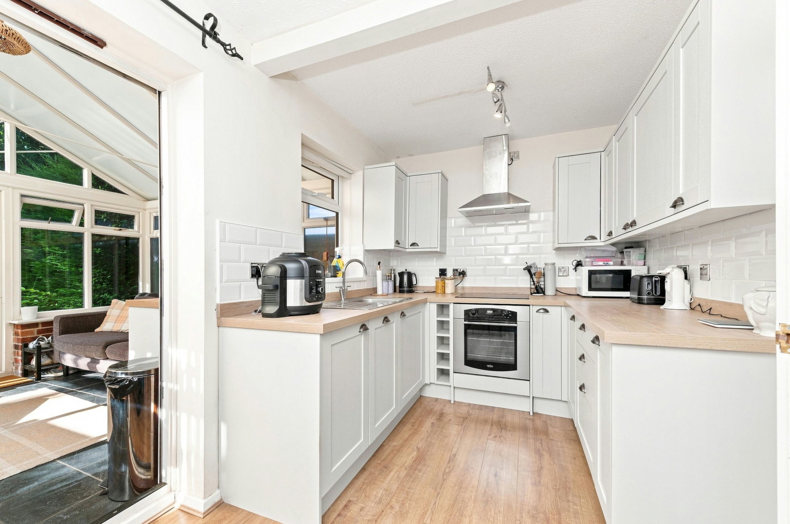 End Of Terrace House for sale in Leeds, Mead Grove, Leeds, LS15 9JS, 903 m²