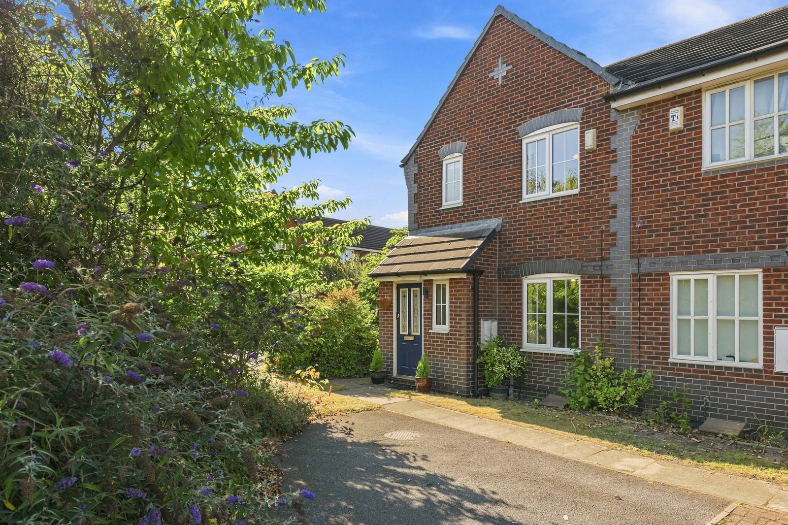 End Of Terrace House for sale in Leeds, Mead Grove, Leeds, LS15 9JS, 903 m²