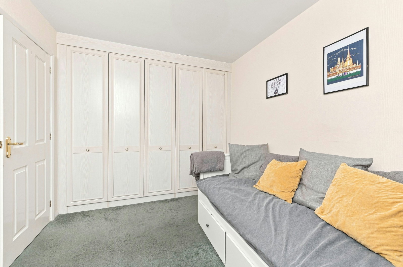 End Of Terrace House for sale in Leeds, Mead Grove, Leeds, LS15 9JS, 903 m²