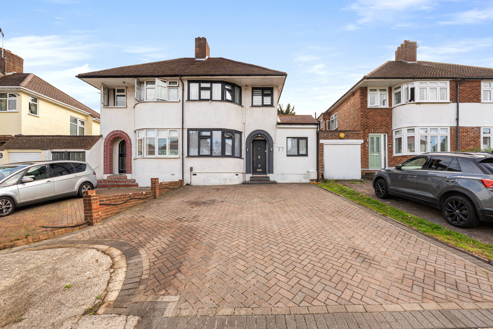 Semi Detached House for sale in London, Brownspring Drive, London, SE9 3JY, 1258 m²