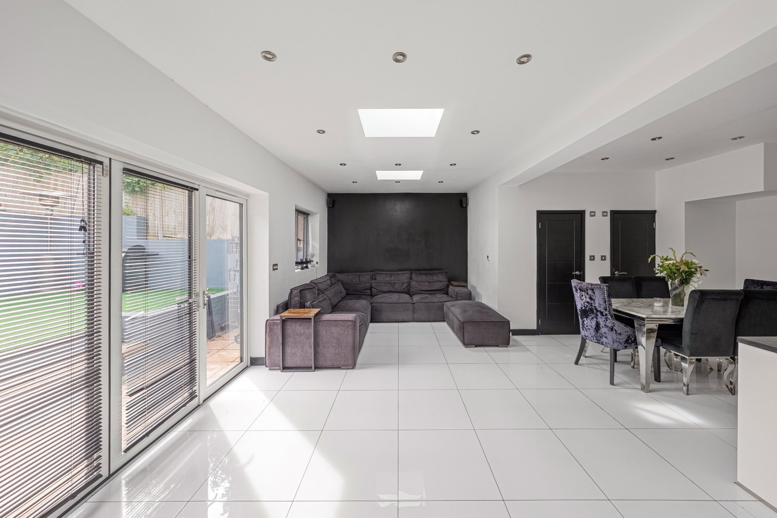 Semi Detached House for sale in London, Brownspring Drive, London, SE9 3JY, 1258 m²