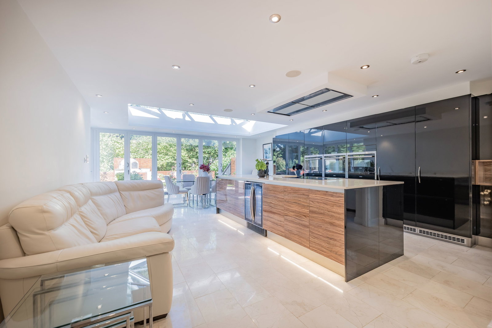 Detached House for sale in Crowborough, Millbrook Road, Crowborough, TN6 2SB, 2483 m²