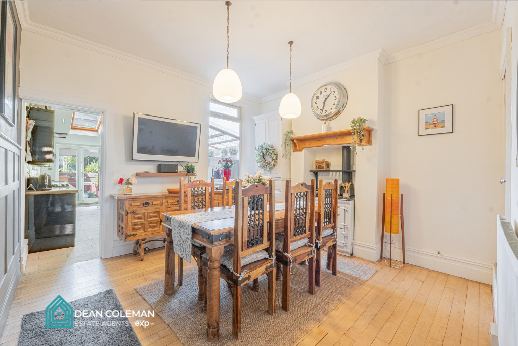 Terraced House for sale in Birmingham, Midland Road, Cotteridge, B30 2ES, 1253 m²