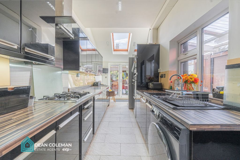 Terraced House for sale in Birmingham, Midland Road, Cotteridge, B30 2ES, 1253 m²