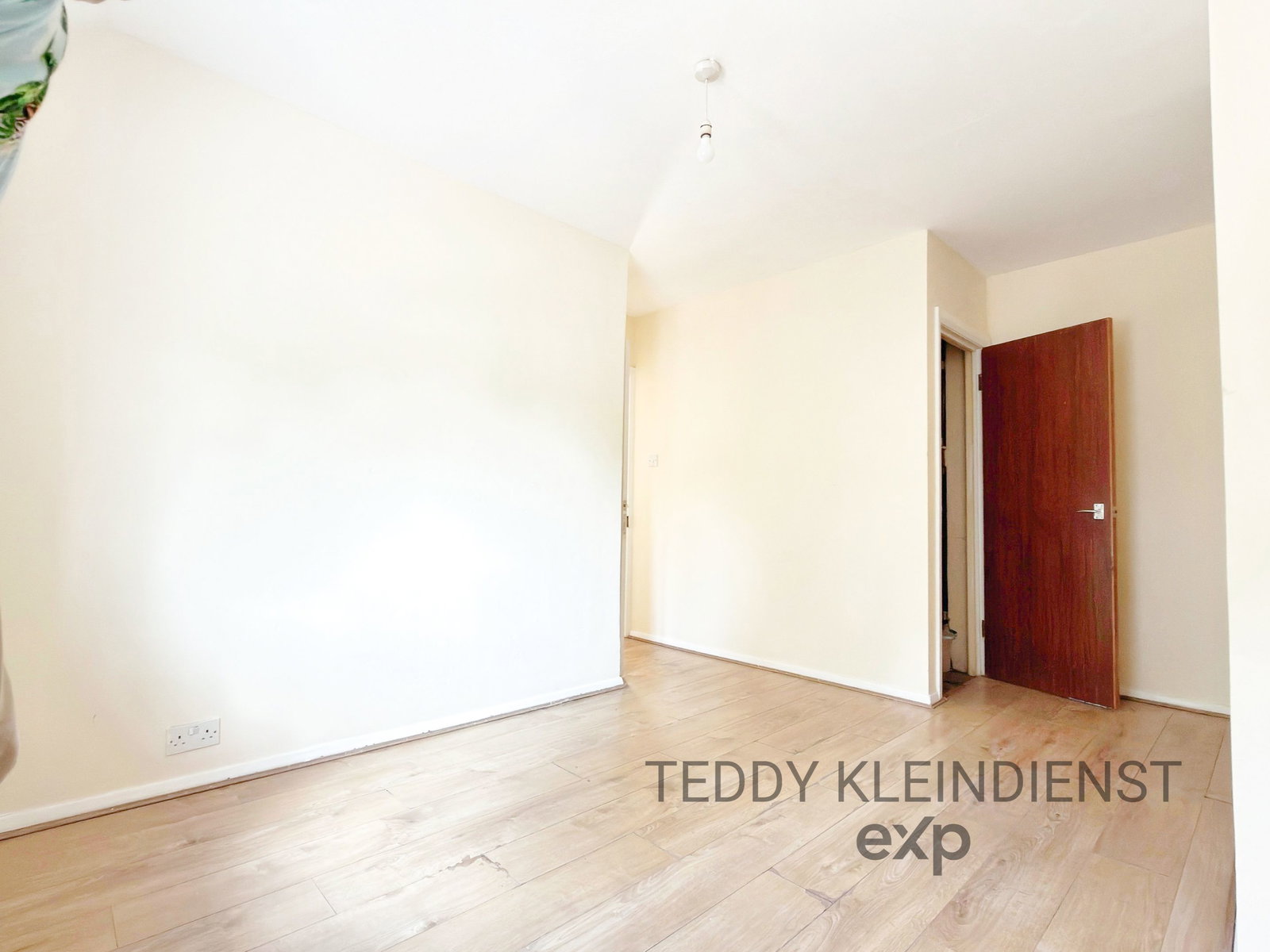 End Of Terrace House in New Malden 5