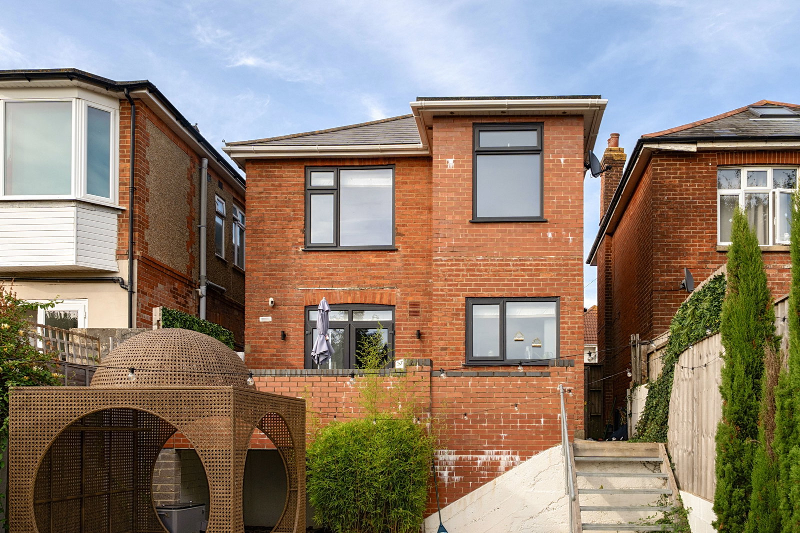 Detached House for sale in Bournemouth, Stunning Elmes Road House - Off Street Parking, 974 m²