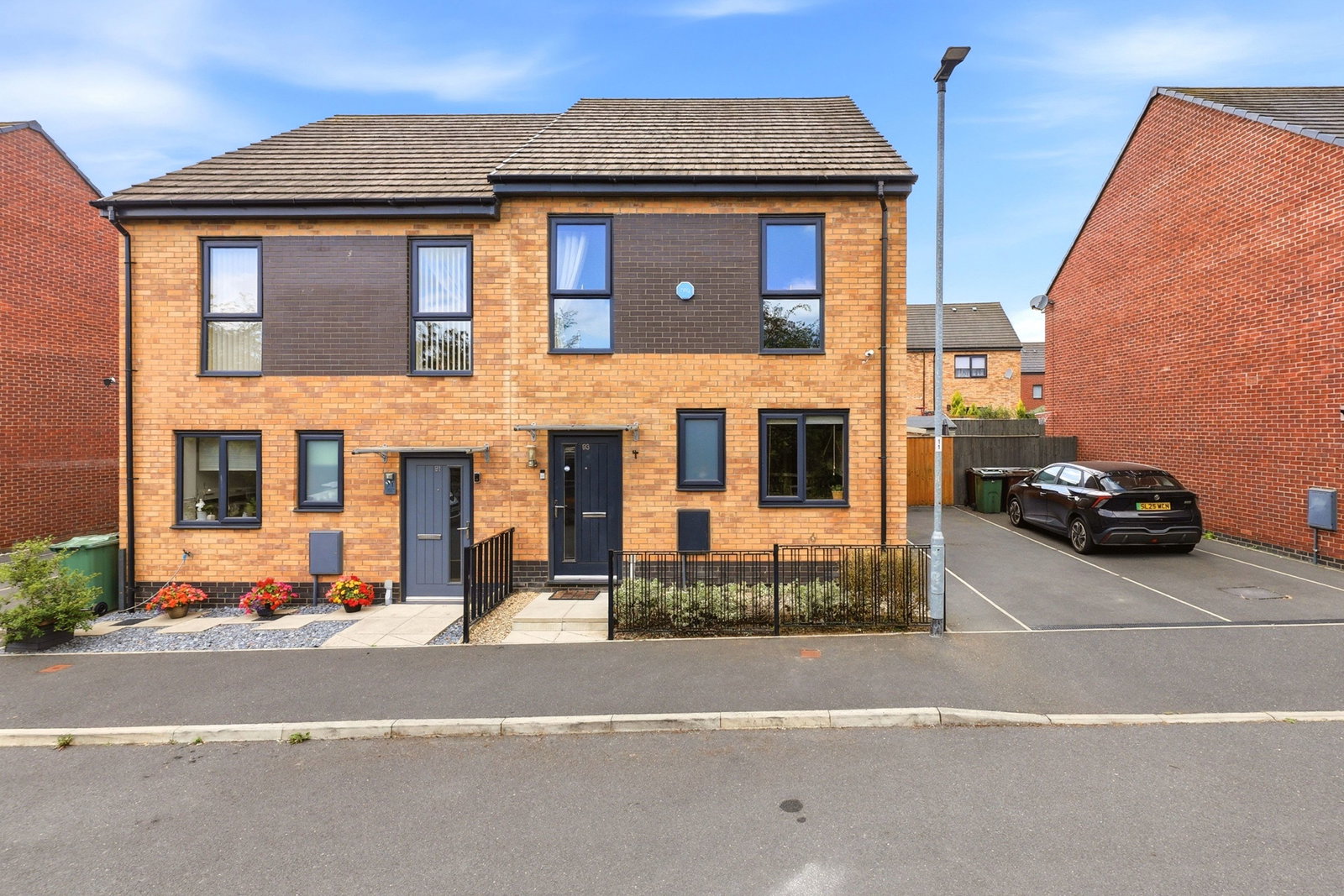 Semi Detached House for sale in Pontefract, Curlew View, South Elmsall, WF9