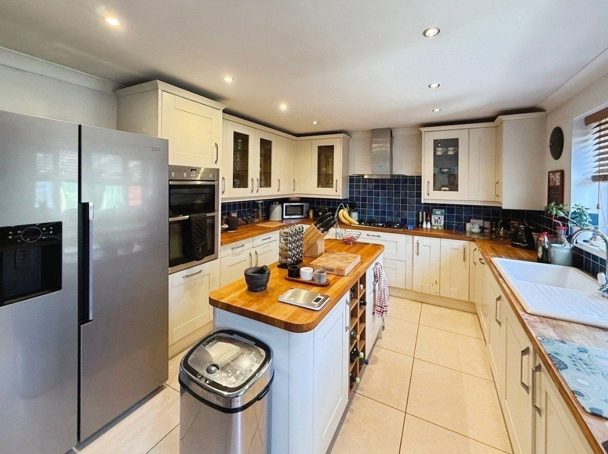 Semi Detached House in Neath 5