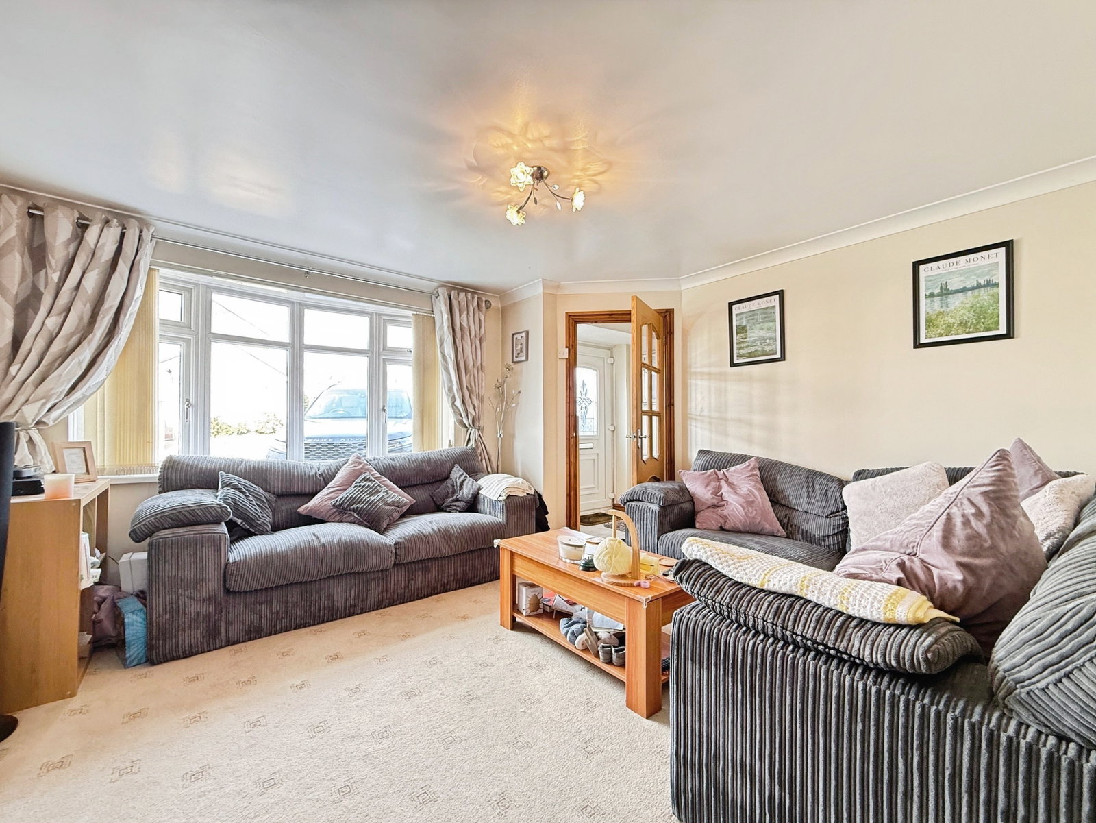 Semi Detached House in Neath 3