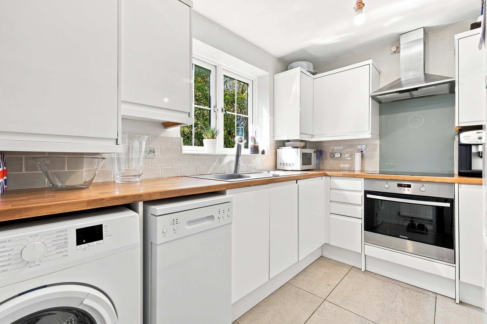Flat for sale in Basildon, Box Close, Laindon, Basildon, SS15, 438 m²