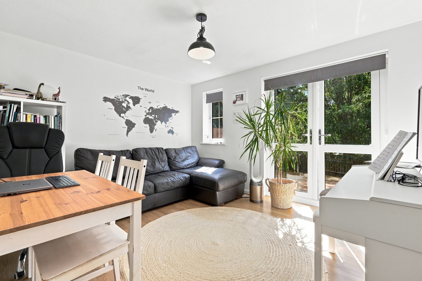 Flat for sale in Basildon, Box Close, Laindon, Basildon, SS15, 438 m²