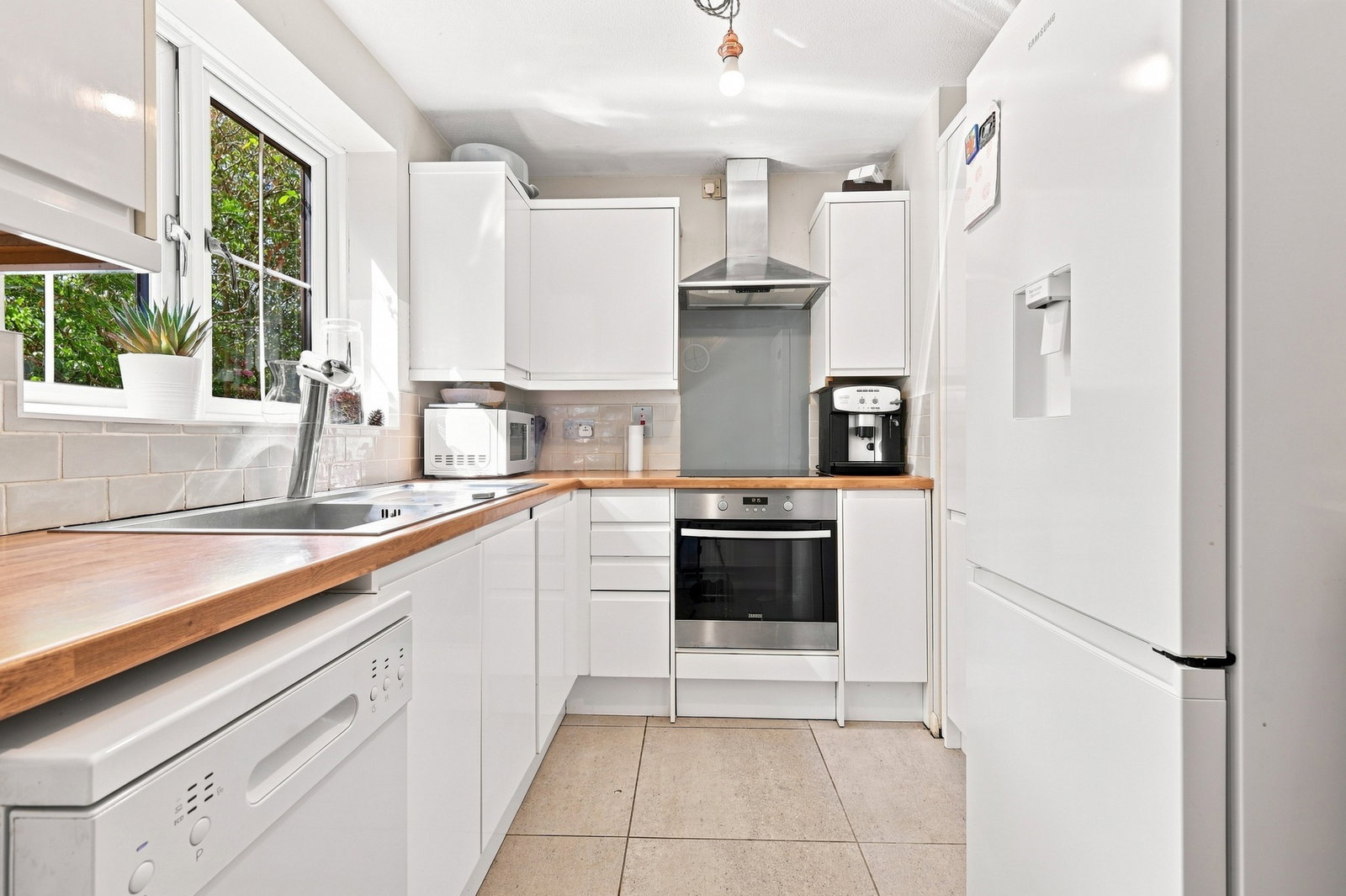 Flat for sale in Basildon, Box Close, Laindon, Basildon, SS15, 438 m²