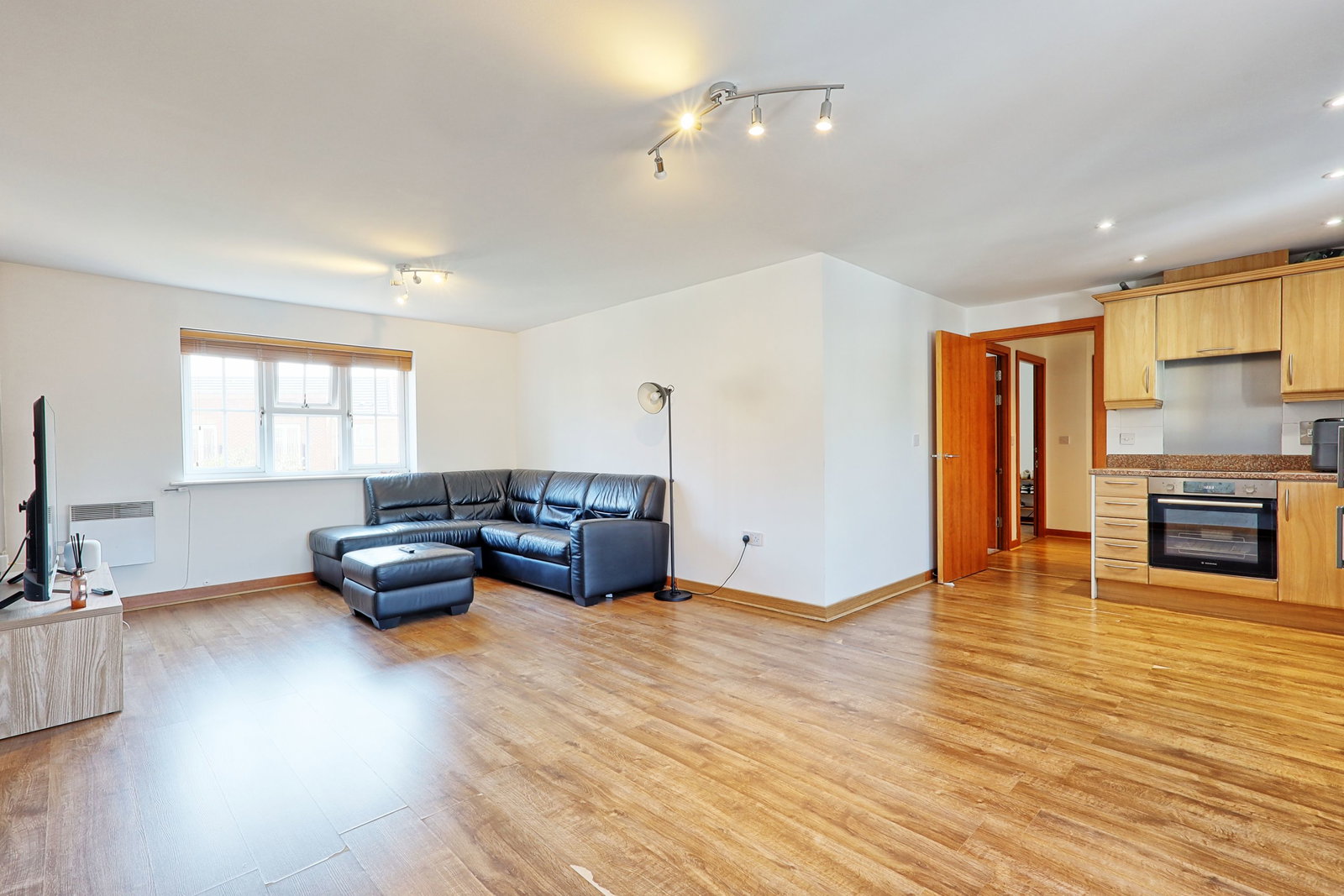 Flat for sale in Purfleet-on-Thames, Kendal, Purfleet-on-Thames, Thurrock, RM19, 739 m²