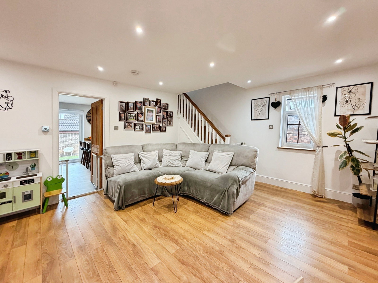 Detached House for sale in Bristol, Sturminster Road, Bristol, BS14, 1020 m²