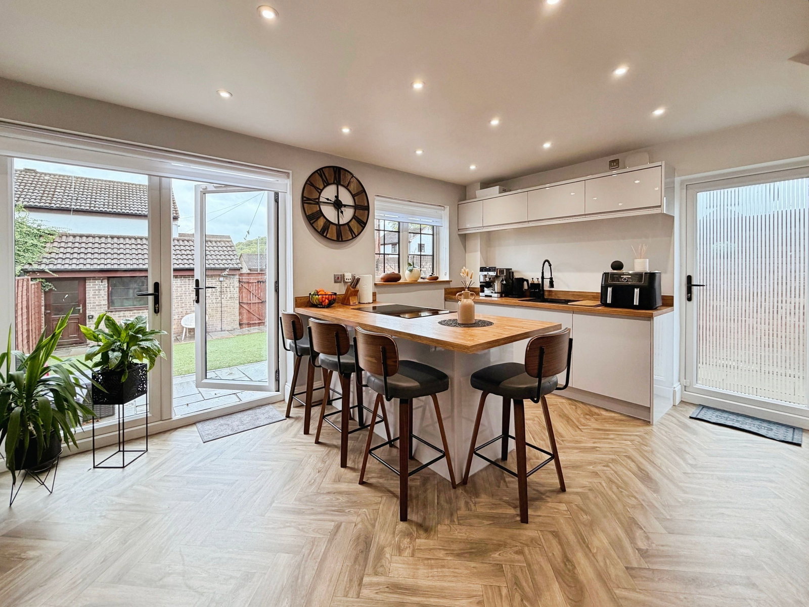 Detached House for sale in Bristol, Sturminster Road, Bristol, BS14, 1020 m²
