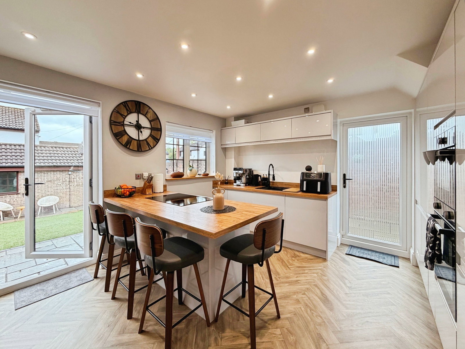 Detached House for sale in Bristol, Sturminster Road, Bristol, BS14, 1020 m²