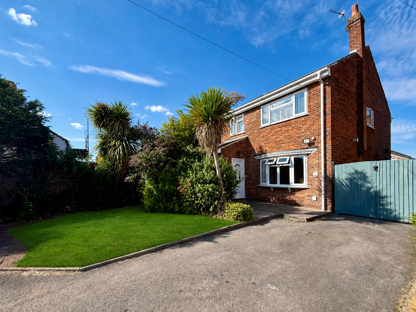 Detached House for sale in Swadlincote, Burton Road, Midway