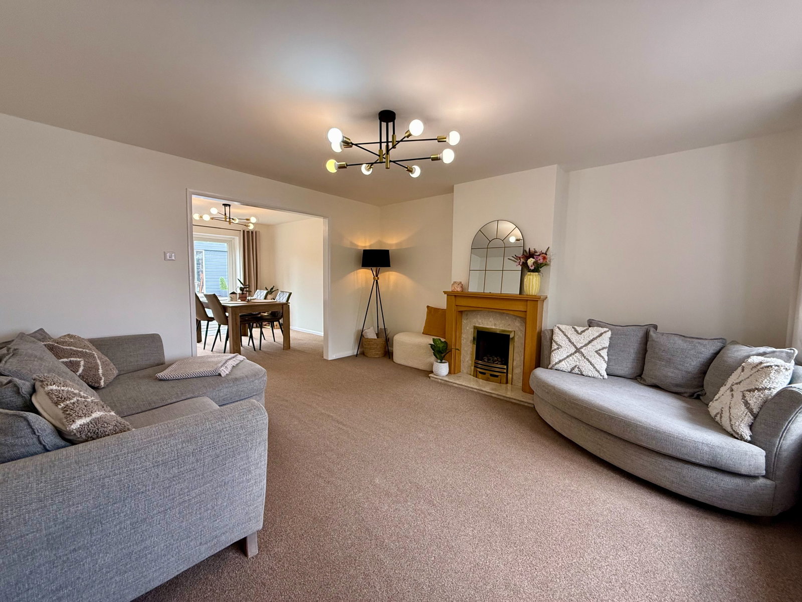 Detached House for sale in Swadlincote, Burton Road, Midway