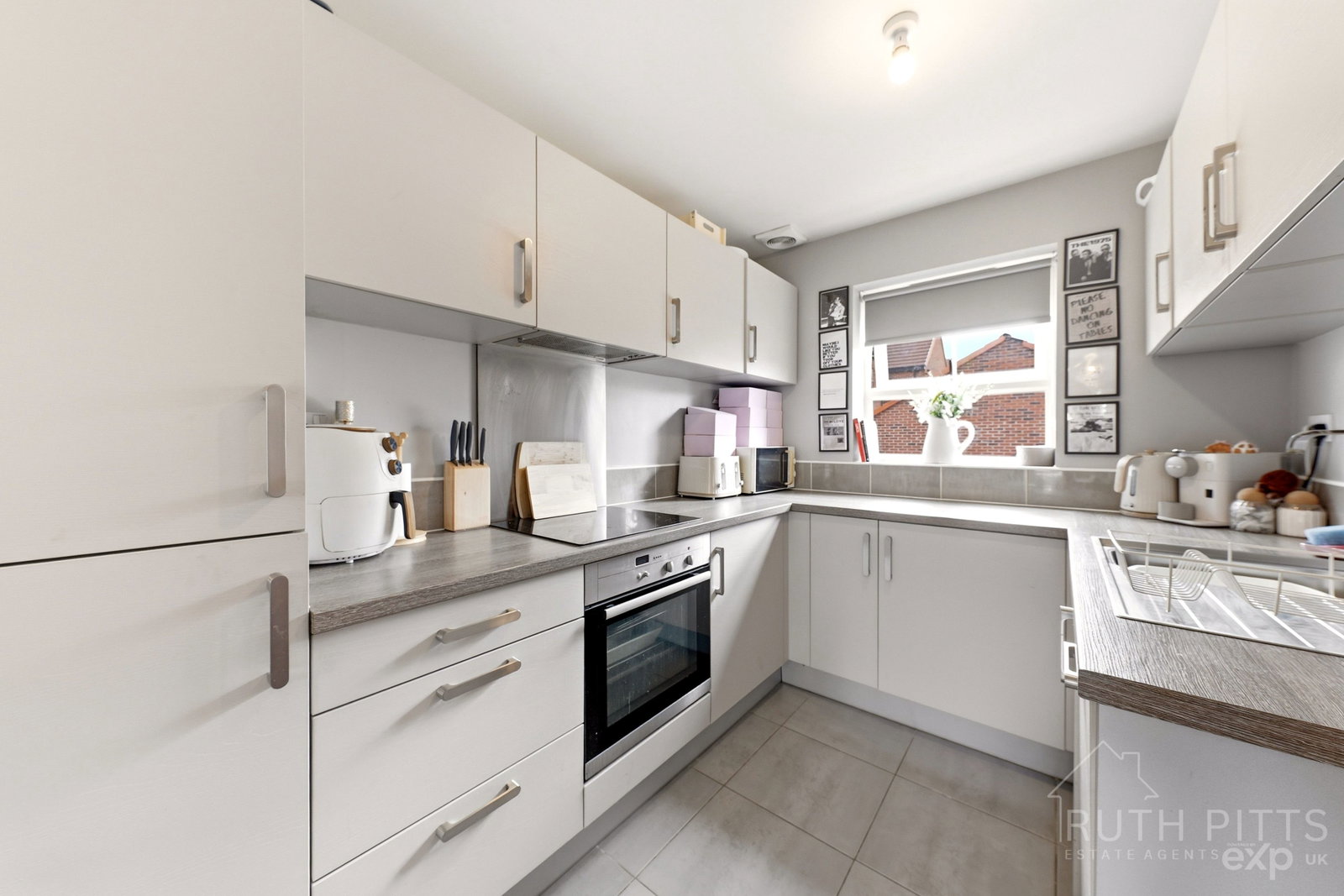 Semi Detached House in Doncaster 3