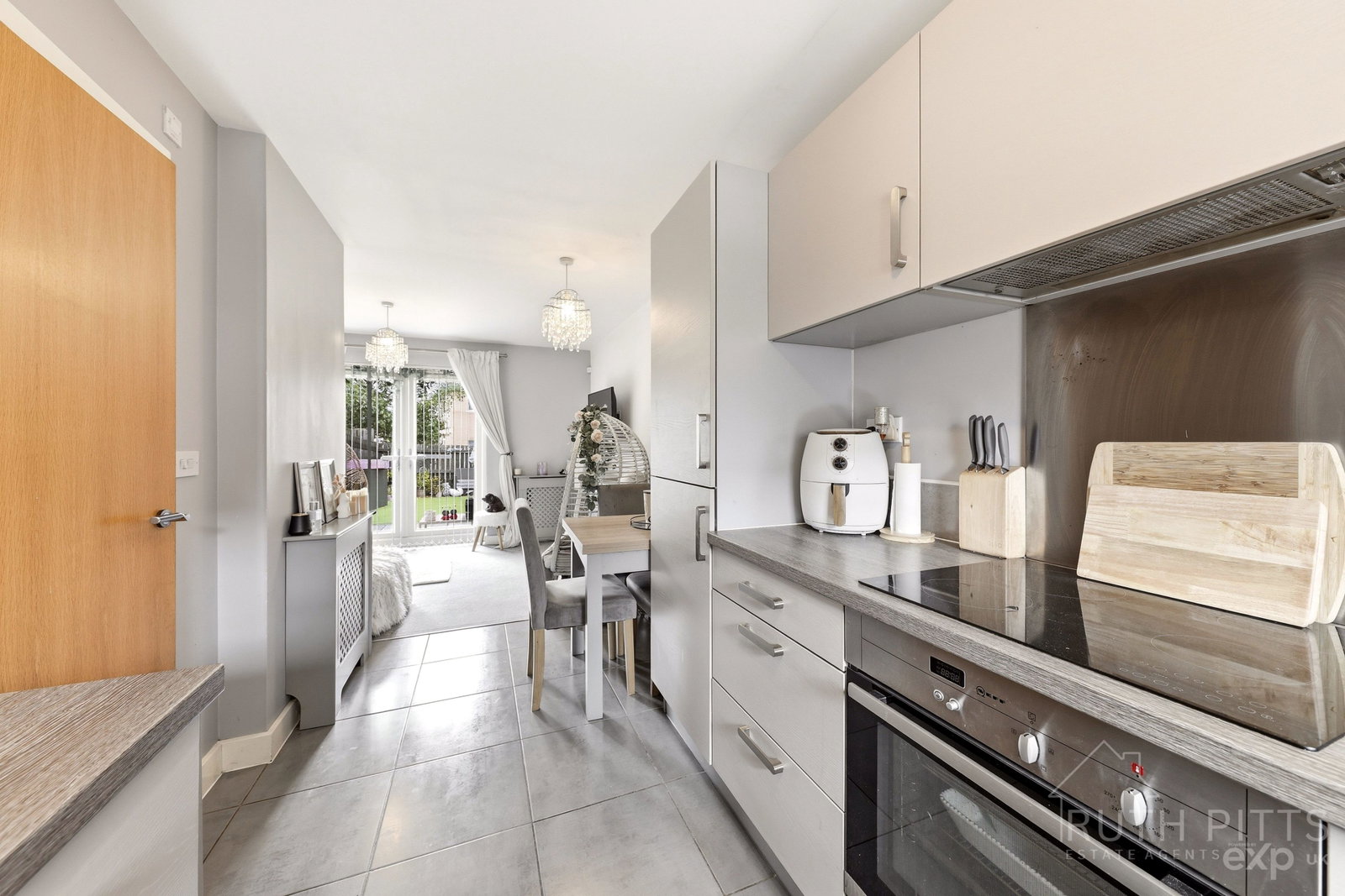 Semi Detached House in Doncaster 4