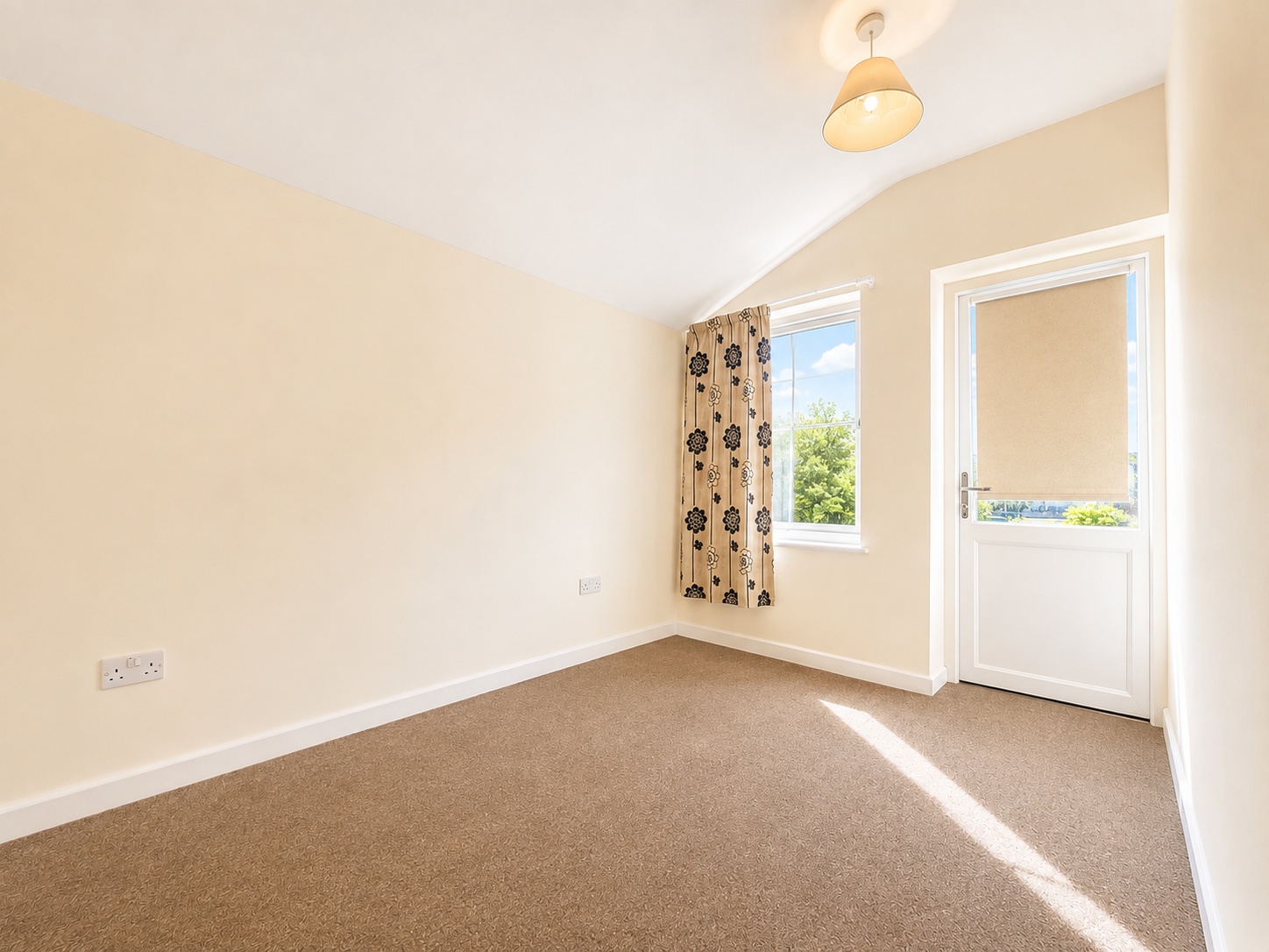 Semi Detached House for sale in Peterborough, Grange Avenue, DOGSTHORPE, Peterborough, PE1