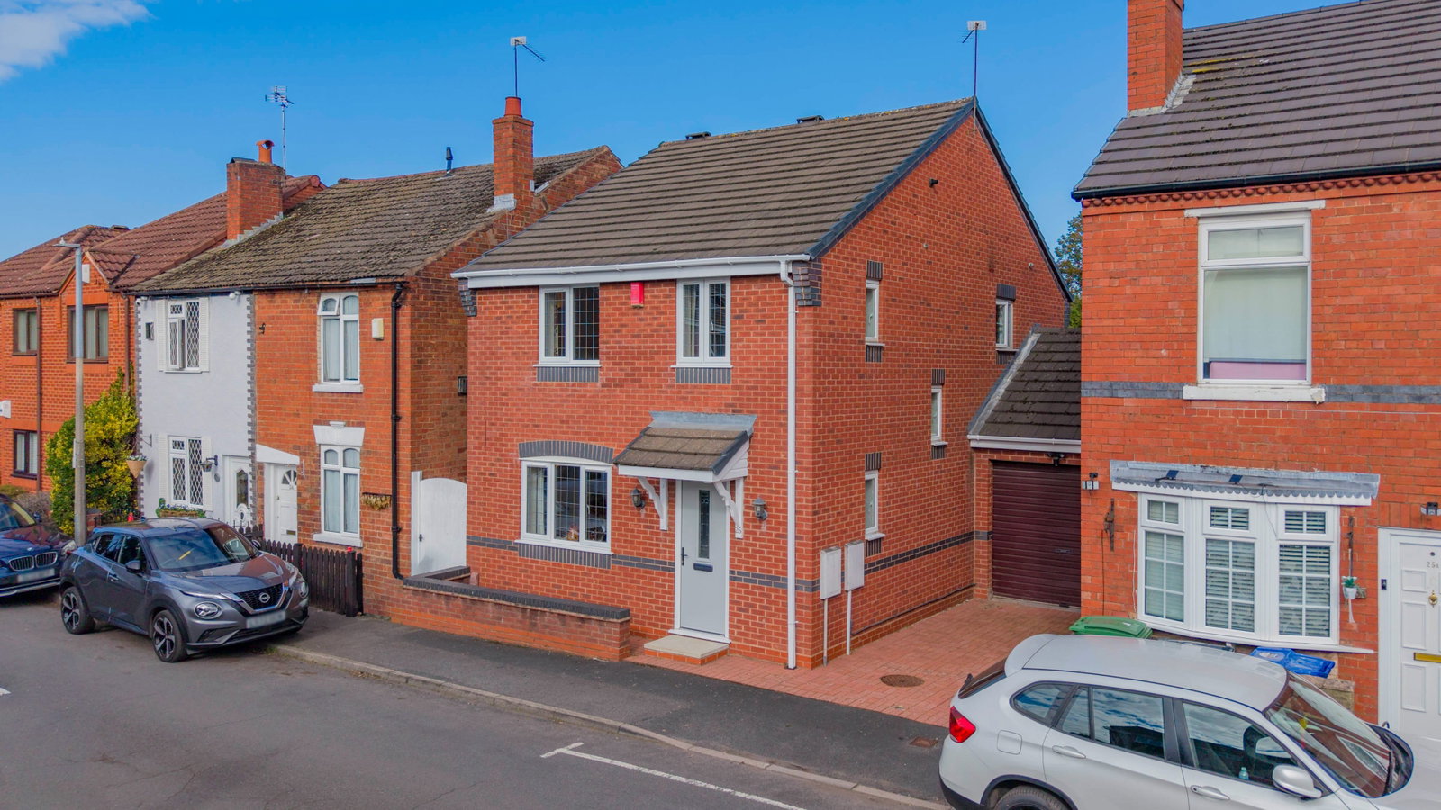 Detached House for sale in Kingswinford, Summer Street, Kingswinford, DY6 9NA
