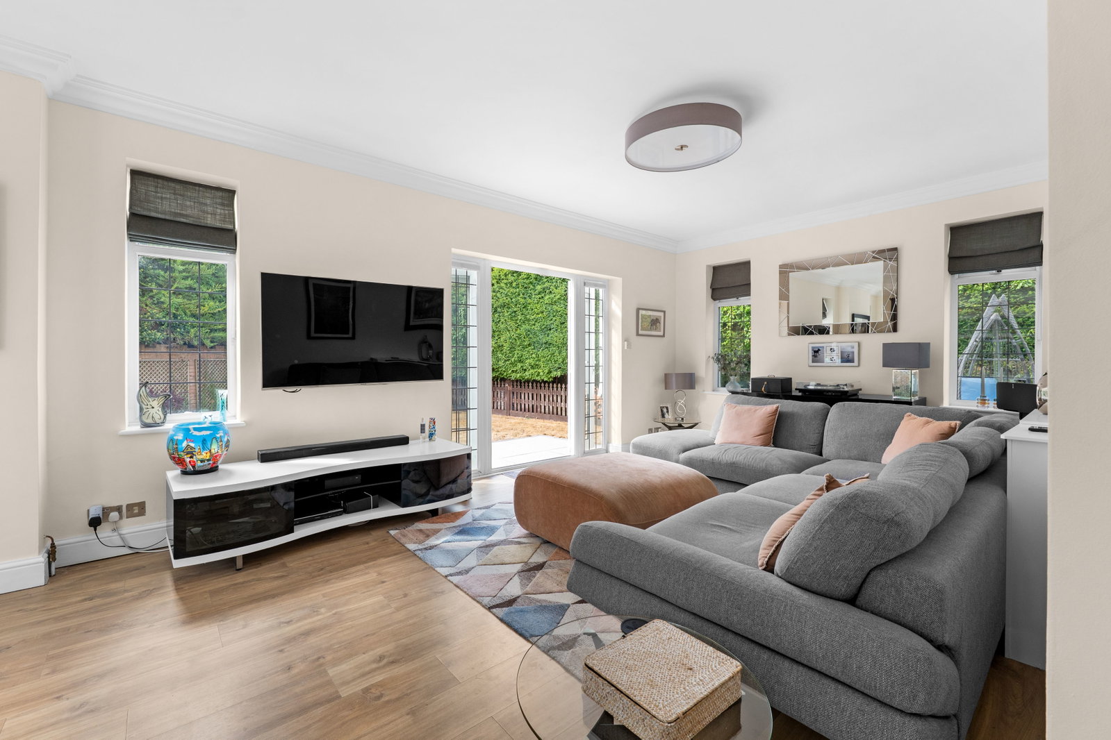 Detached House for sale in South Croydon, Ballards Way, CR2, 2202 m²